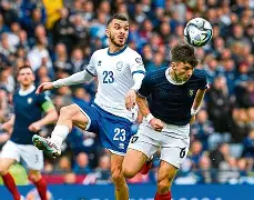 开云体育 电竞-欧联赛程吃紧，里尔国际比赛日更衣室发声，球迷炸锅，数据趋势出现新变化(欧国联最新比赛结果)